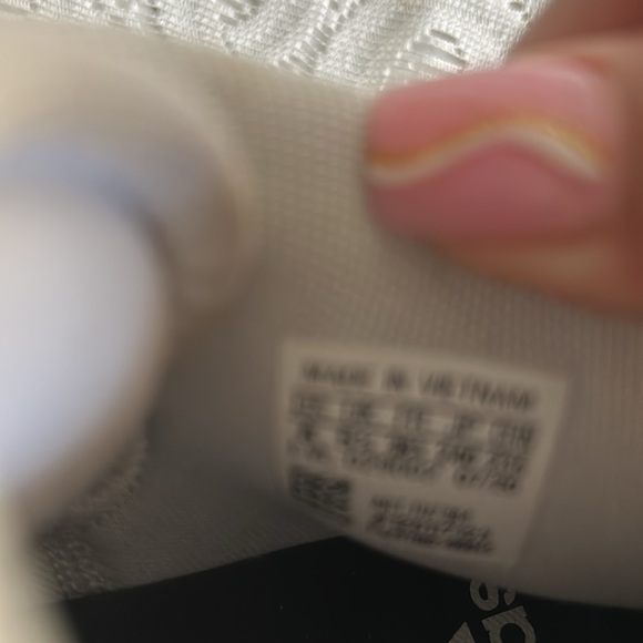 Issue #2 Adidas Sneakers. - Picture 9 of 9